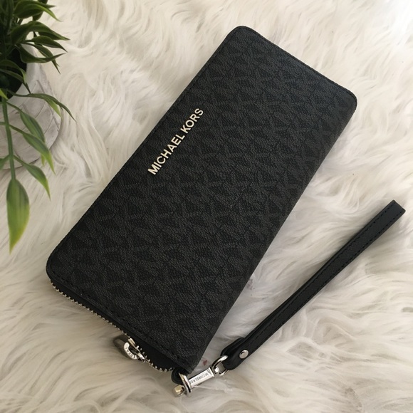 Last one ✨Michael Kors black continental wallet - Picture 3 of 7